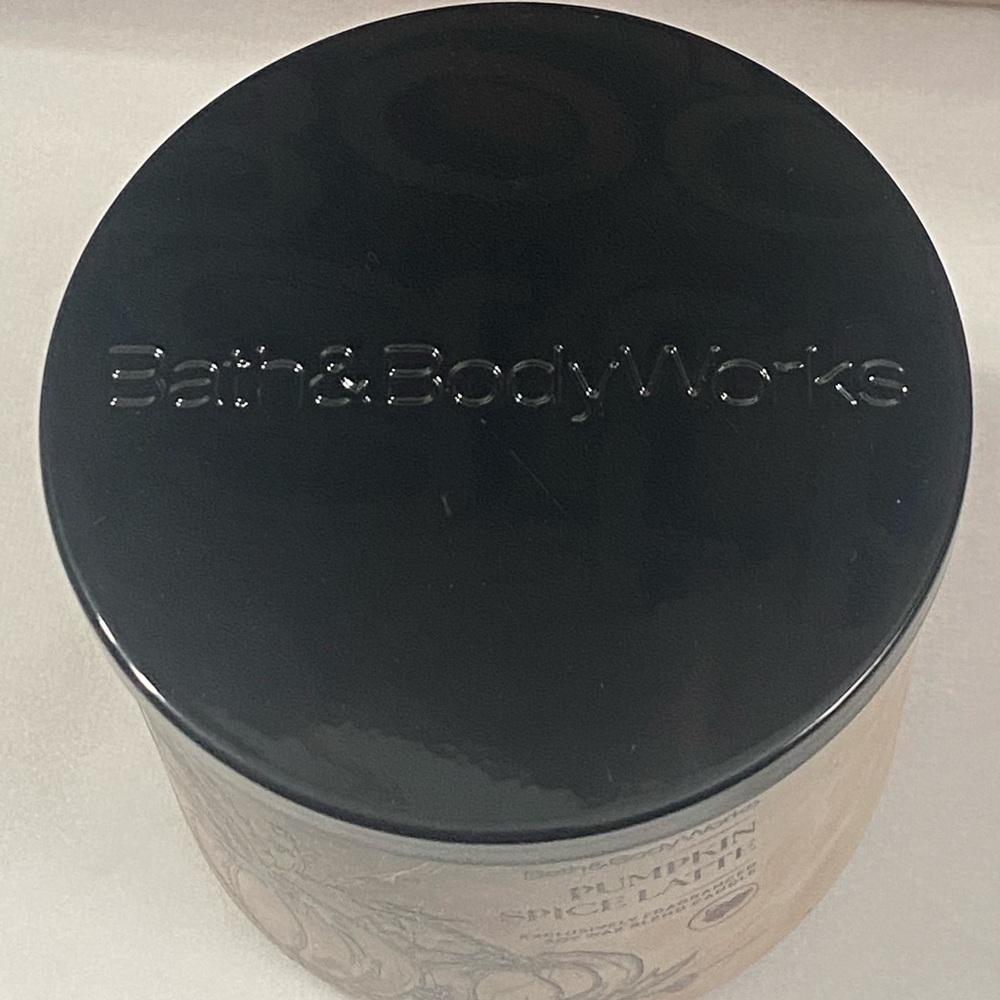 Bath & Body Works Pumpkin Spice Latte Three Wick Candle - Picture 3 of 5